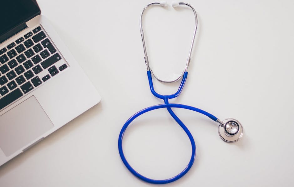 stethoscope and laptop portraying Primary care physicians genetic testing